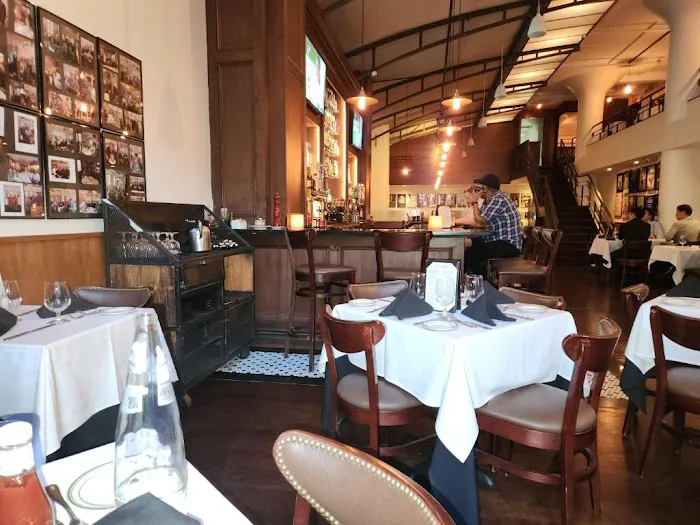 Frankie & Johnnie's Steakhouse Picture 8