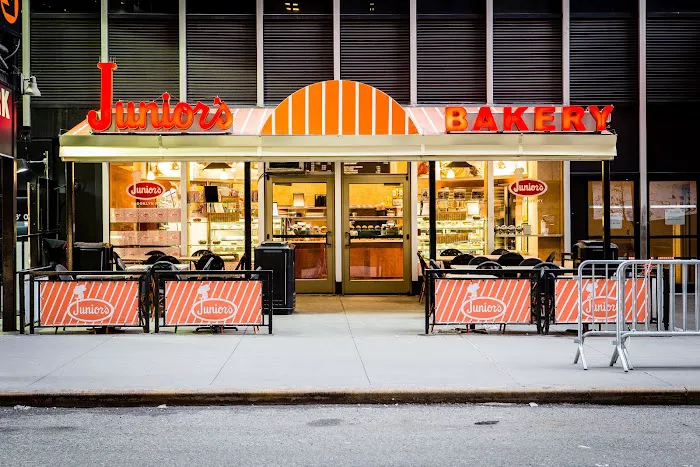 Junior's Restaurant & Bakery Picture 1