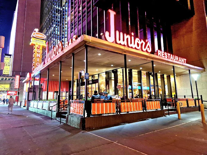 Junior's Restaurant & Bakery Picture 6