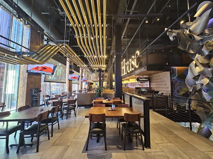 Yard House Picture 7