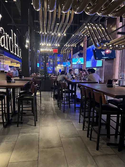 Yard House Picture 3