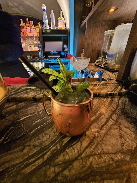 Célon Bar & Lounge Picture 3