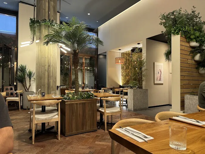 Isla & Co. - Midtown Picture 3