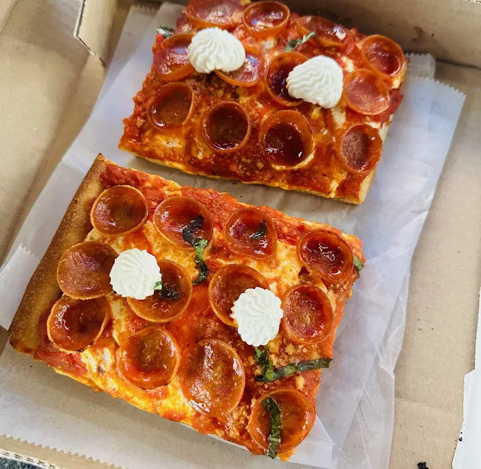 iPizzaNY -Hells Kitchen Picture 4