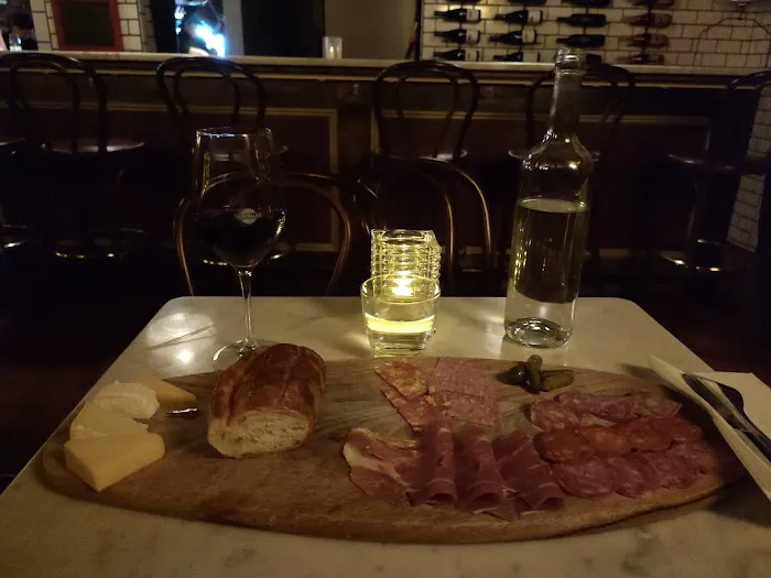 Vanguard Wine Bar (Midtown West) Picture 6