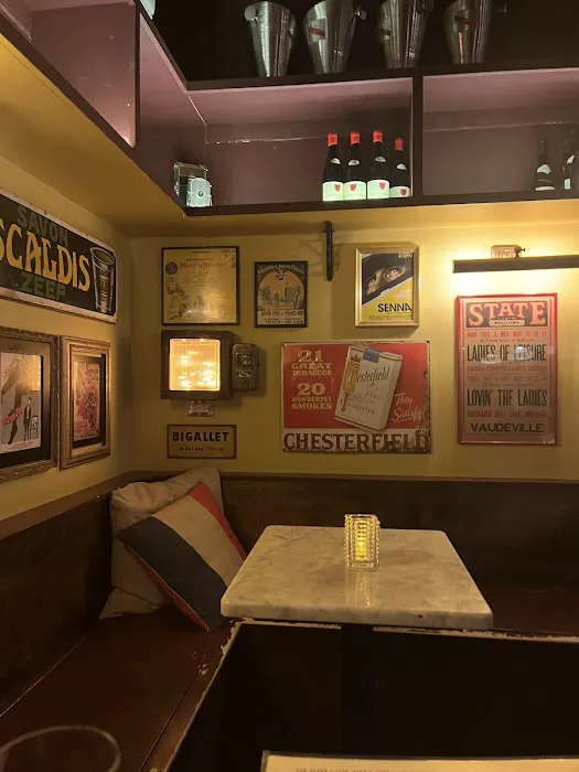 Vanguard Wine Bar (Midtown West) Picture 4