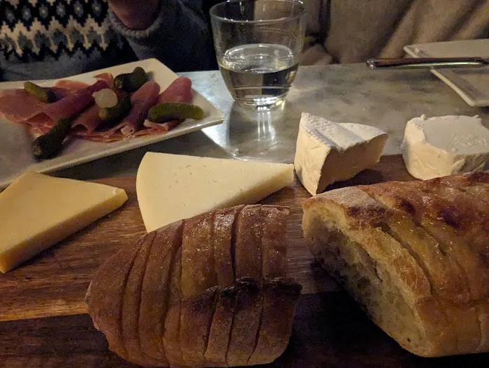 Vanguard Wine Bar (Midtown West) Picture 3