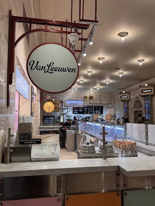 Dining Concourse Picture 1