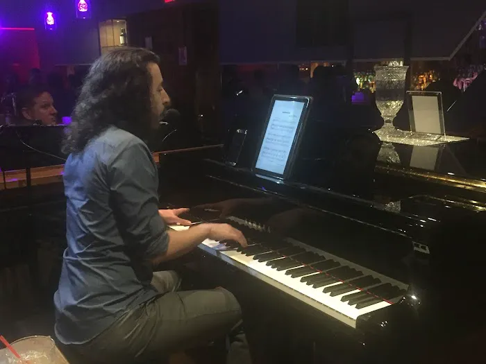 Uncle Charlie’s Piano Lounge Picture 2