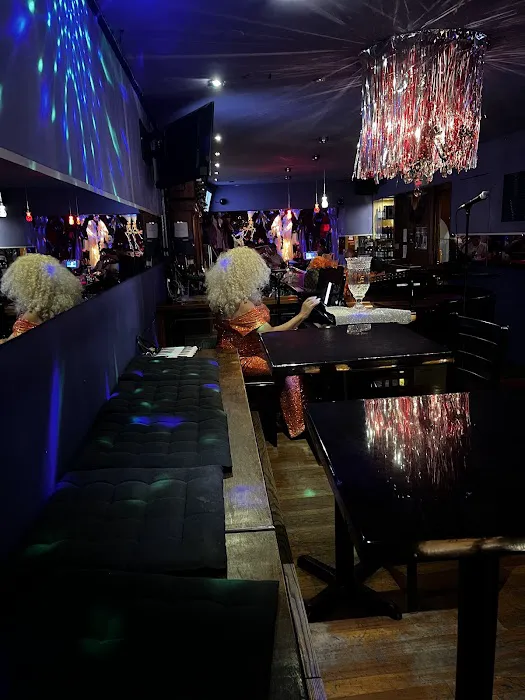 Uncle Charlie’s Piano Lounge Picture 3