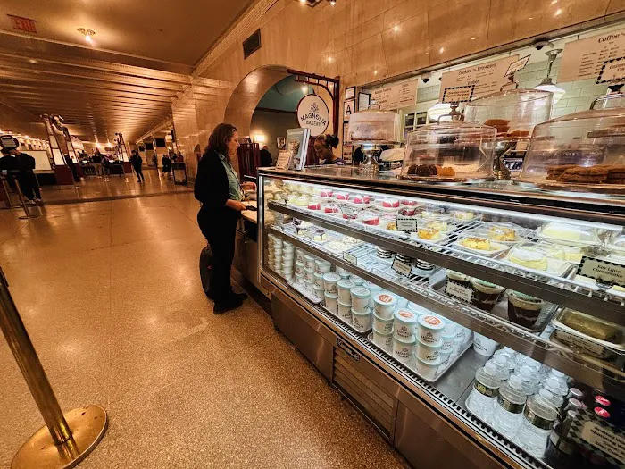 Magnolia Bakery - Grand Central Picture 5