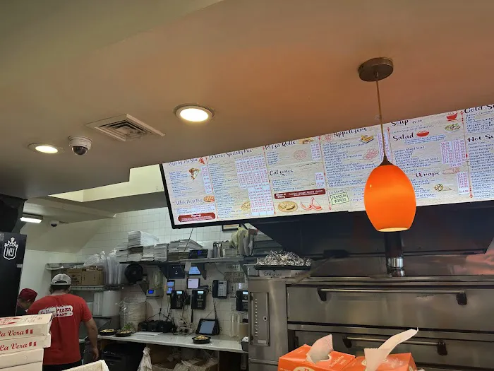 La Vera Pizzeria & Restaurant Picture 10
