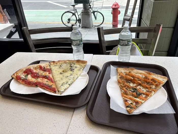 La Vera Pizzeria & Restaurant Picture 3