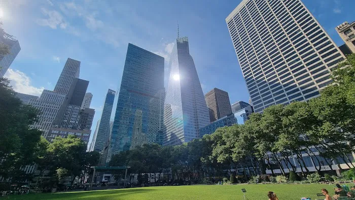 Bryant Park Café Picture 6