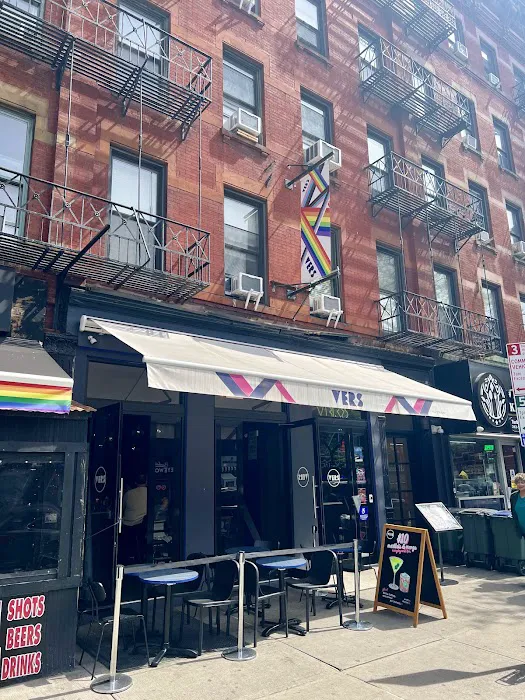 VERS — queer bar, cocktails, snacks, and events Picture 5