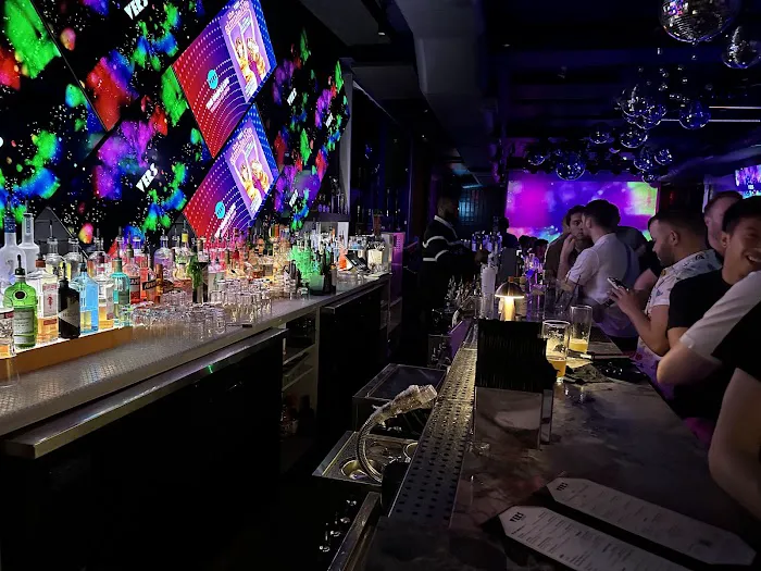 VERS — queer bar, cocktails, snacks, and events Picture 3