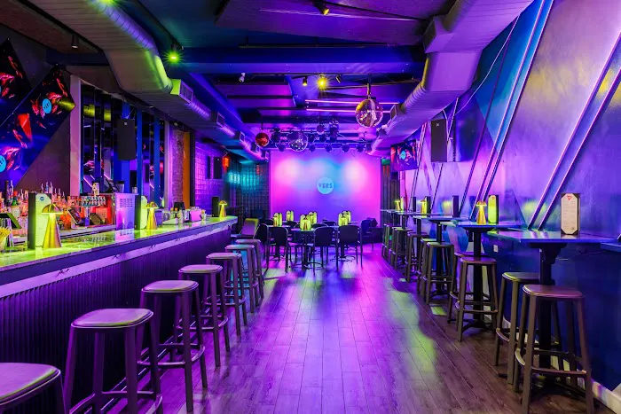 VERS — queer bar, cocktails, snacks, and events Picture 6