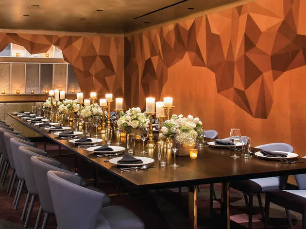 LeGrande Lounge Picture 1