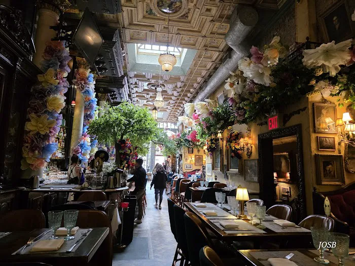 Lillie's Victorian Establishment Picture 2