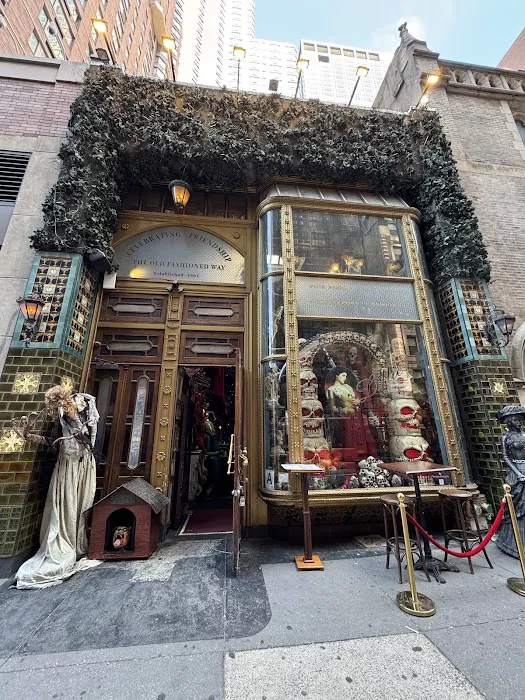 Lillie's Victorian Establishment Picture 8