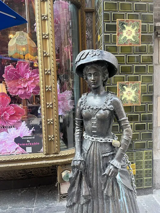Lillie's Victorian Establishment Picture 7