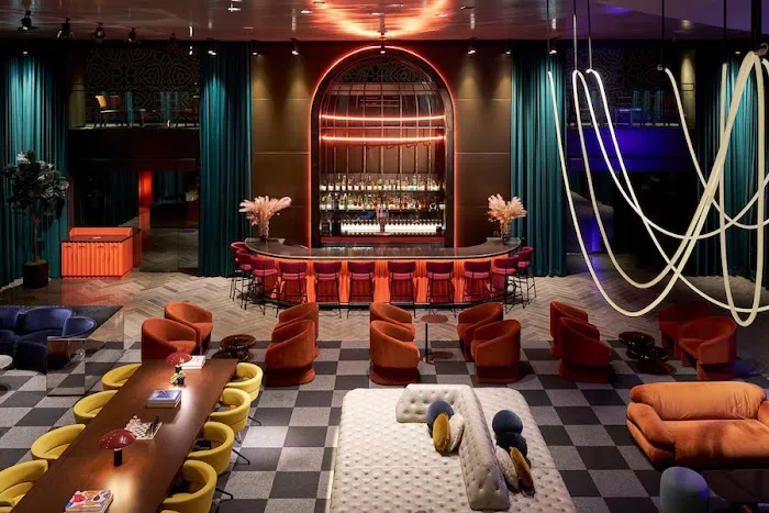 Paramount Bar - Times Square Picture 5