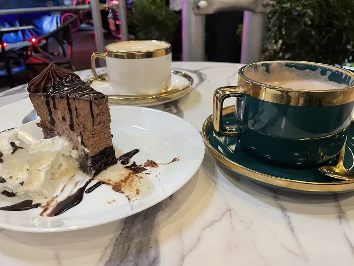 Le Parisien Bakery Picture 6