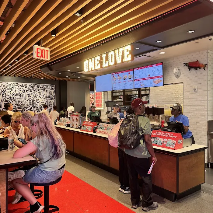 Raising Cane's Chicken Fingers Picture 3