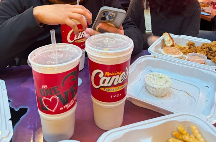 Raising Cane's Chicken Fingers Picture 8