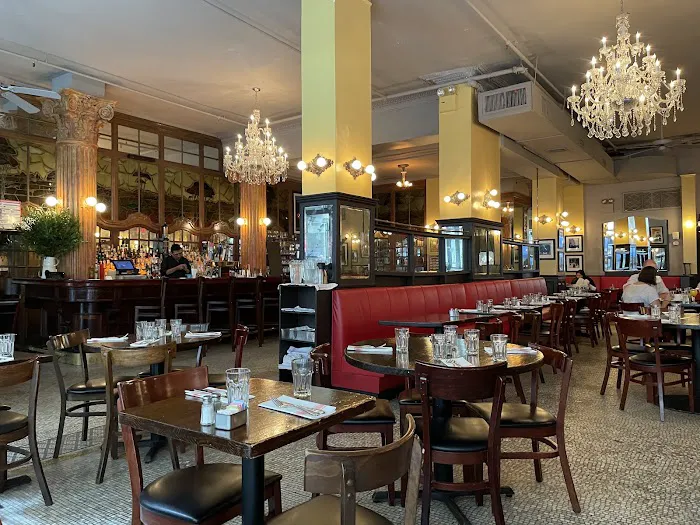 Cafe Un Deux Trois Picture 4