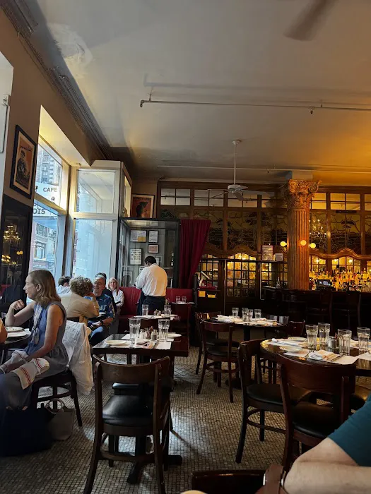 Cafe Un Deux Trois Picture 9