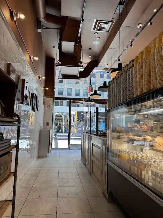 Fabrique Bakery 550 5th Ave Picture 9