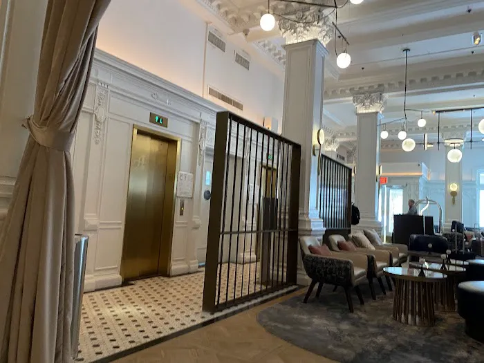 Oak Room Picture 5