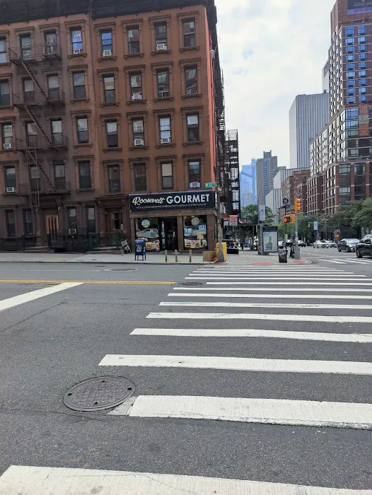 Roosevelt Gourmet Deli Picture 3