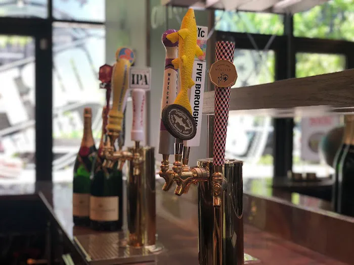 Morty's Wine & Beer Bar Picture 1