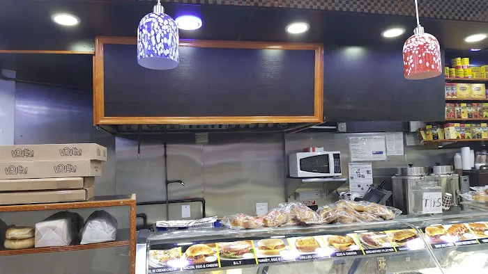 G&G Deli Grocery Picture 2