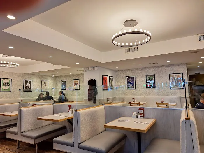 Cosmic Diner Picture 2