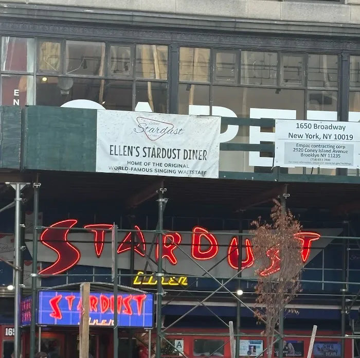 Ellen's Stardust Diner Picture 6