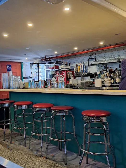 Ellen's Stardust Diner Picture 3