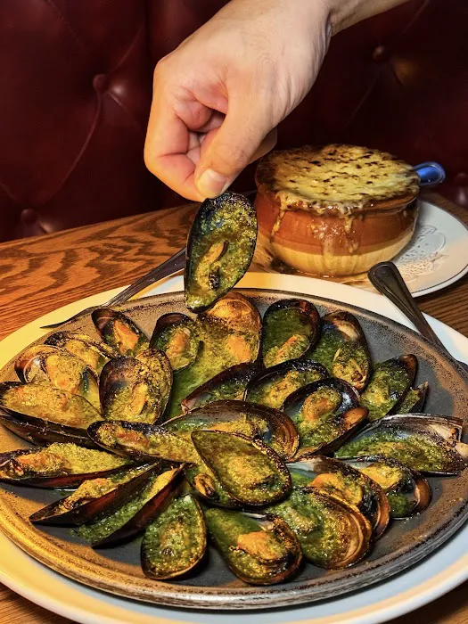 Le Tout Va Bien - French Restaurant Picture 5