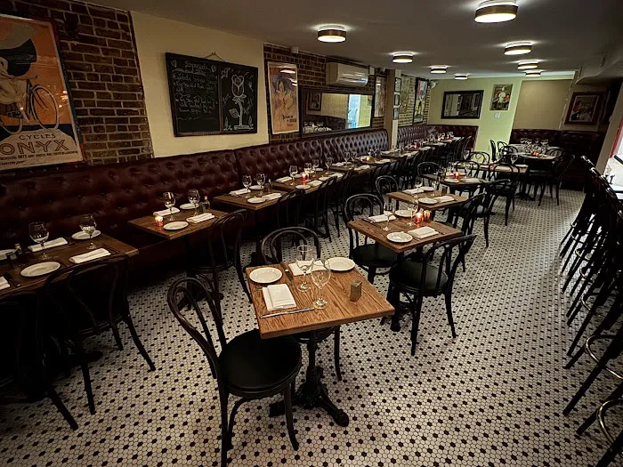 Le Tout Va Bien - French Restaurant Picture 10