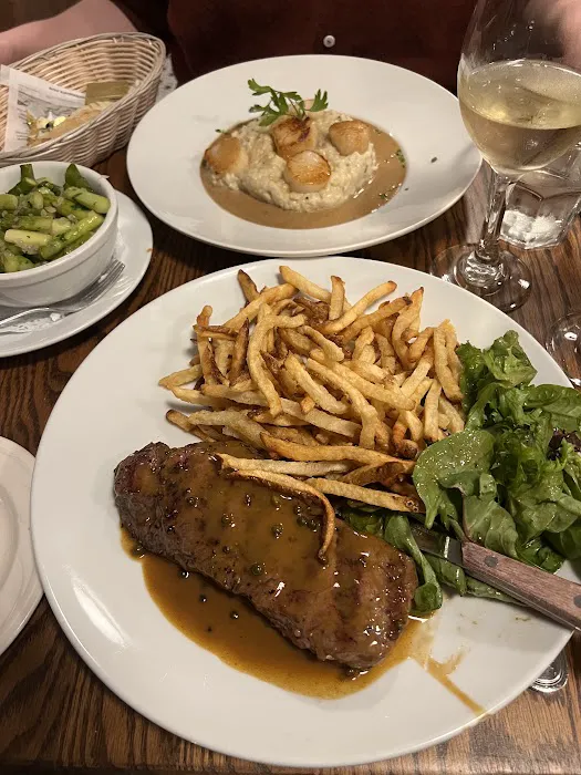 Le Tout Va Bien - French Restaurant Picture 1