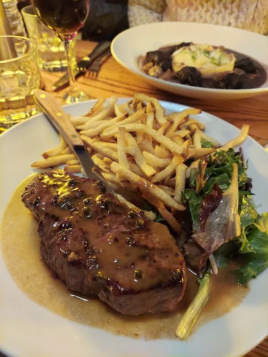 Le Tout Va Bien - French Restaurant Picture 4