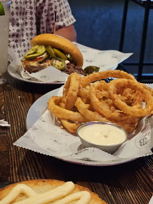 Black Iron Burger Theater District | Hamburger restaurant Bar Picture 10
