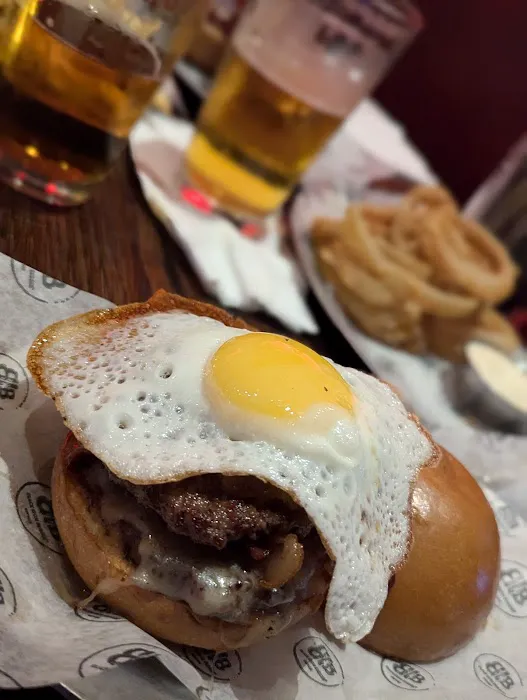 Black Iron Burger Theater District | Hamburger restaurant Bar Picture 3