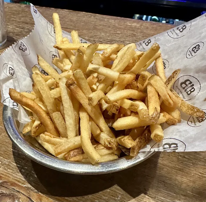 Black Iron Burger Theater District | Hamburger restaurant Bar Picture 9