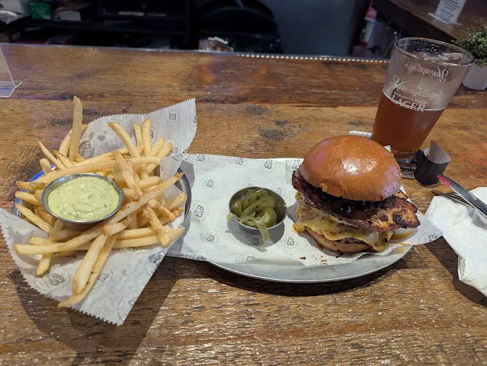 Black Iron Burger Theater District | Hamburger restaurant Bar Picture 1