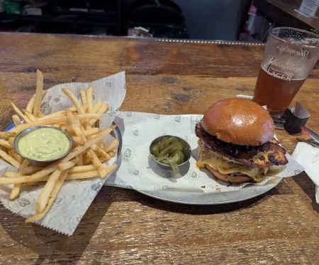 Black Iron Burger Theater District | Hamburger restaurant Bar