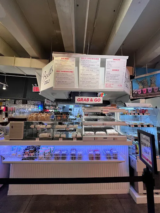 Brett's Deli - Vanderbilt Market Picture 6