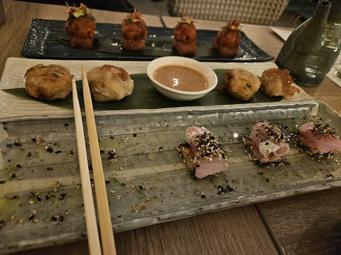 Crave Sushi Bar Picture 10